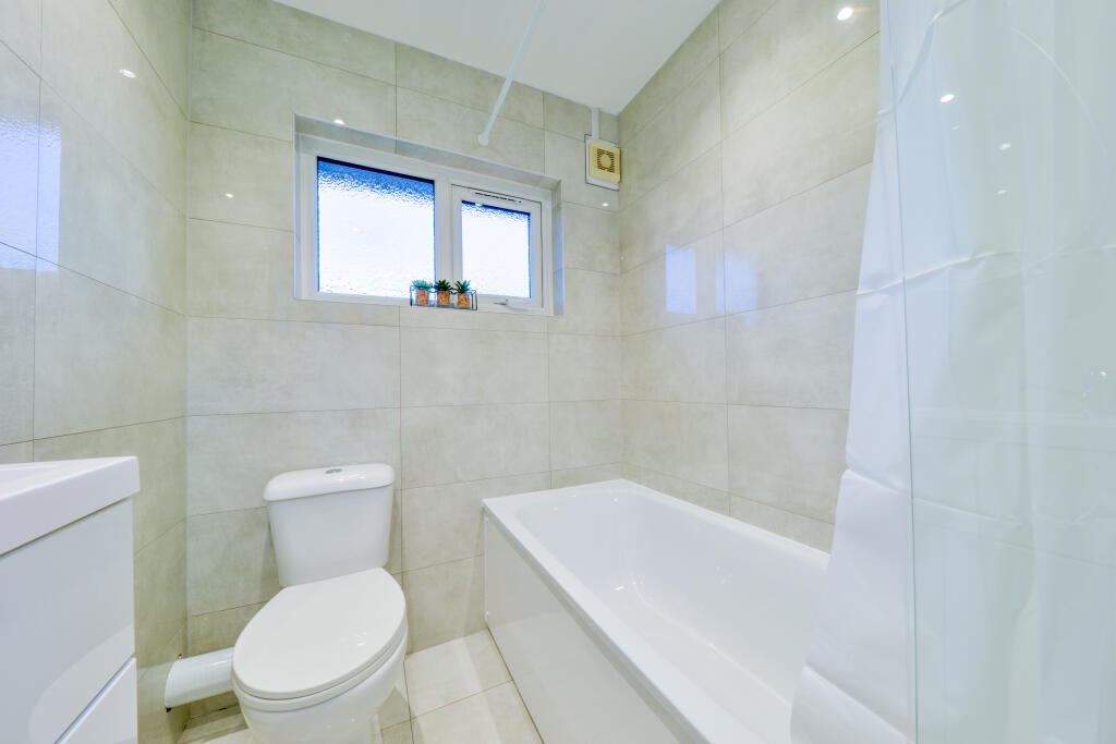 House in Hatfield, Roe Green - View 2