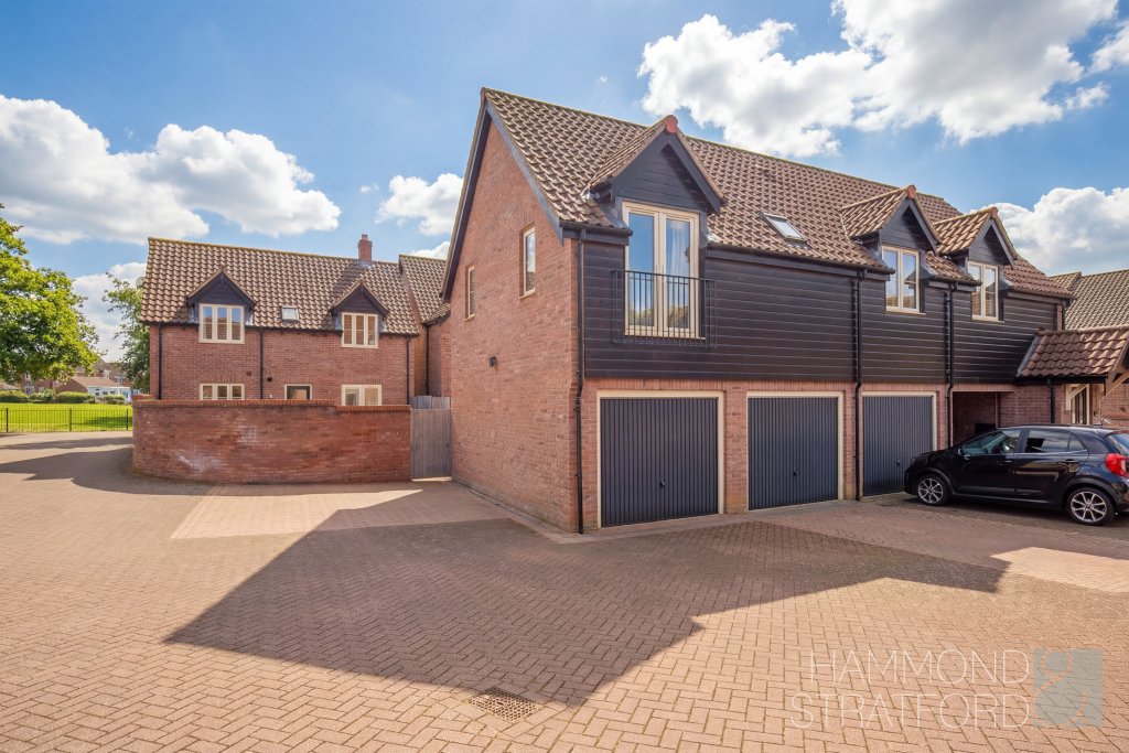 Honeysuckle Way, Attleborough photo 3