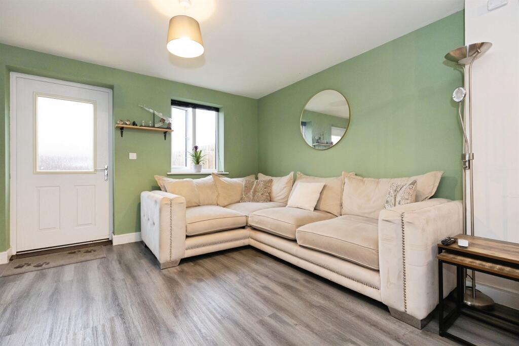 Williams Close, Bishops Tachbrook, Leamington Spa photo 3
