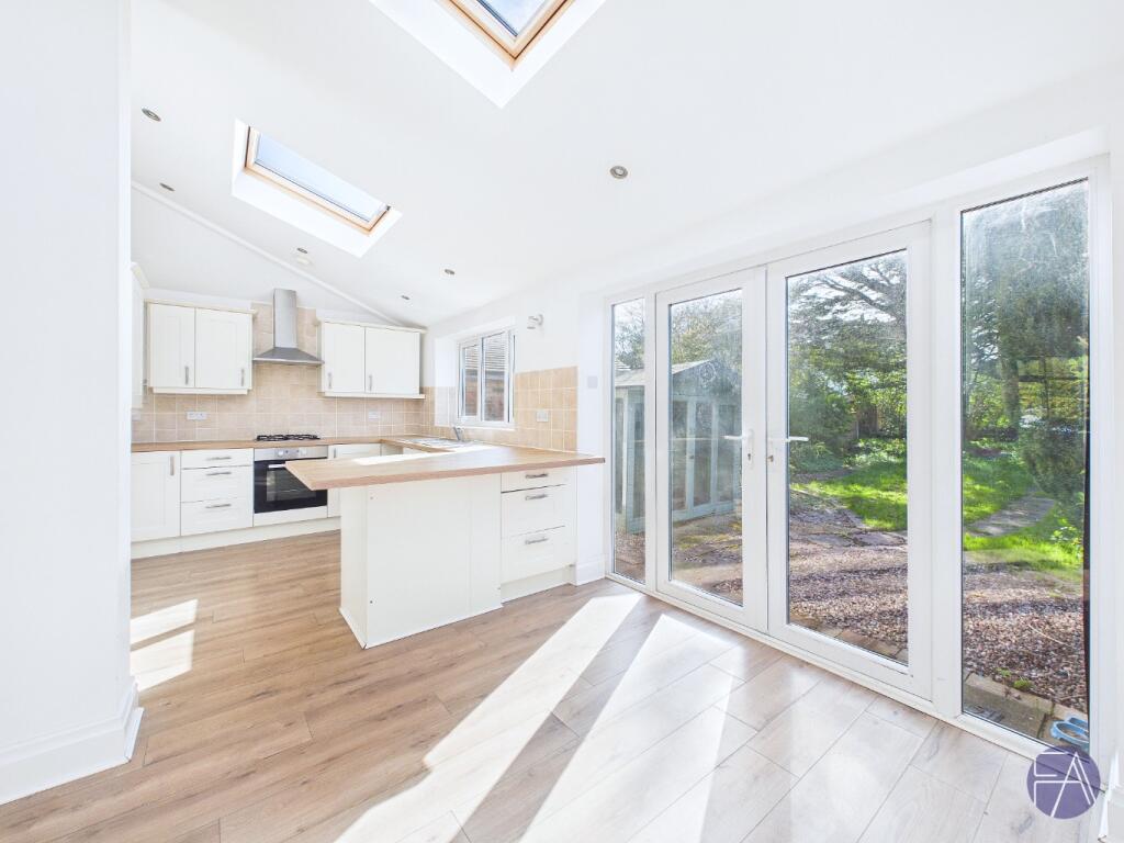 House in Sefton, Formby - More