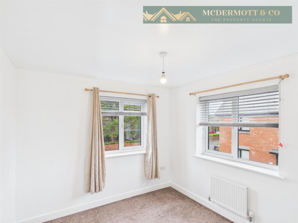 House in Tameside, Fairfield - More
