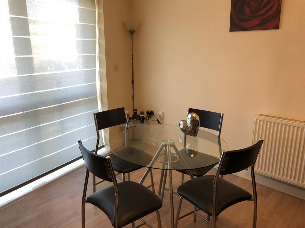Apartment in Watford - More
