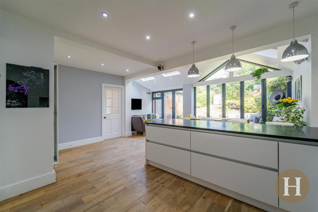 House in Birmingham, West Midlands - More