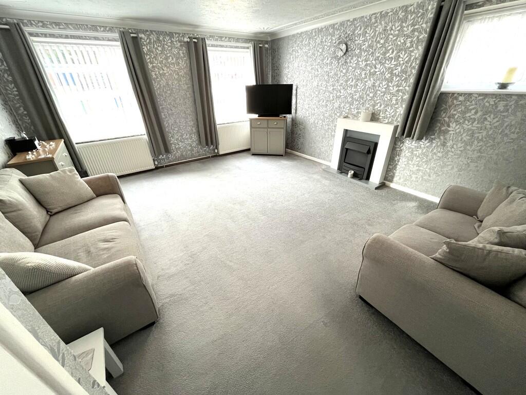 Woodgreen Drive photo 4