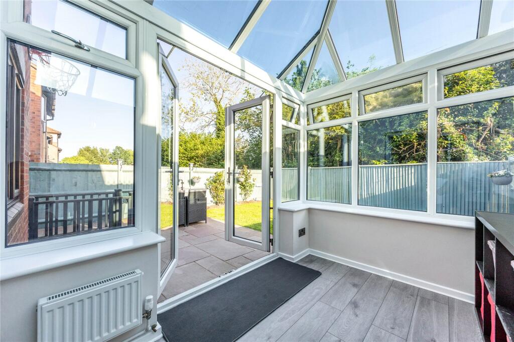 House in Crawley, Southgate - View 4