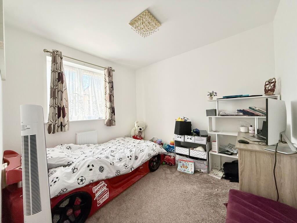 House in Luton - View 5
