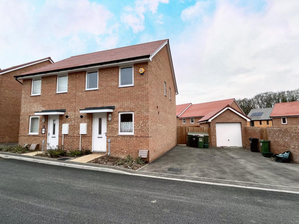 2-bed semi-detached on Rowlands Way, Basingstoke, Hampshire, £290,000