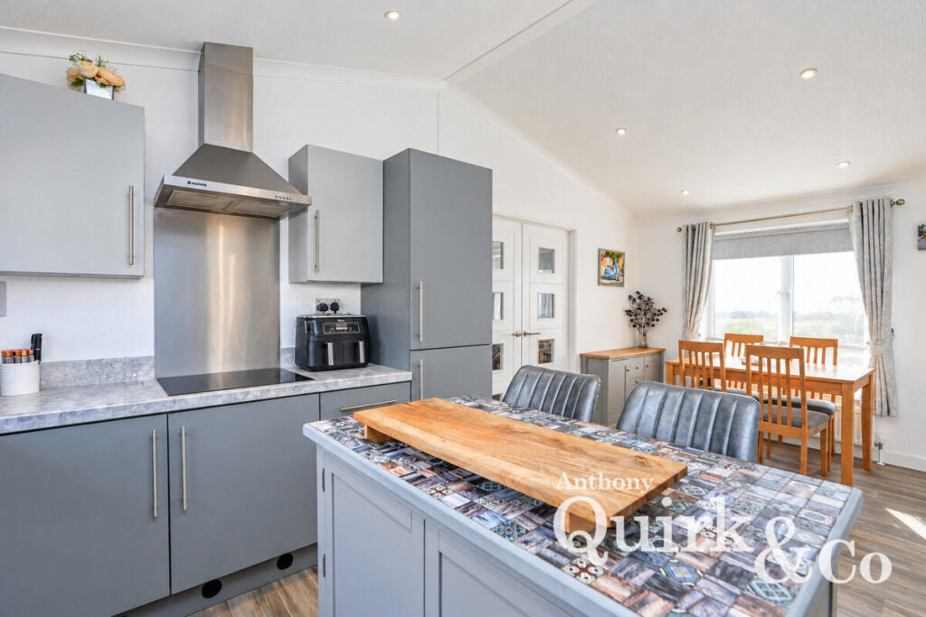 House in Castle Point, Canvey Island - View 5