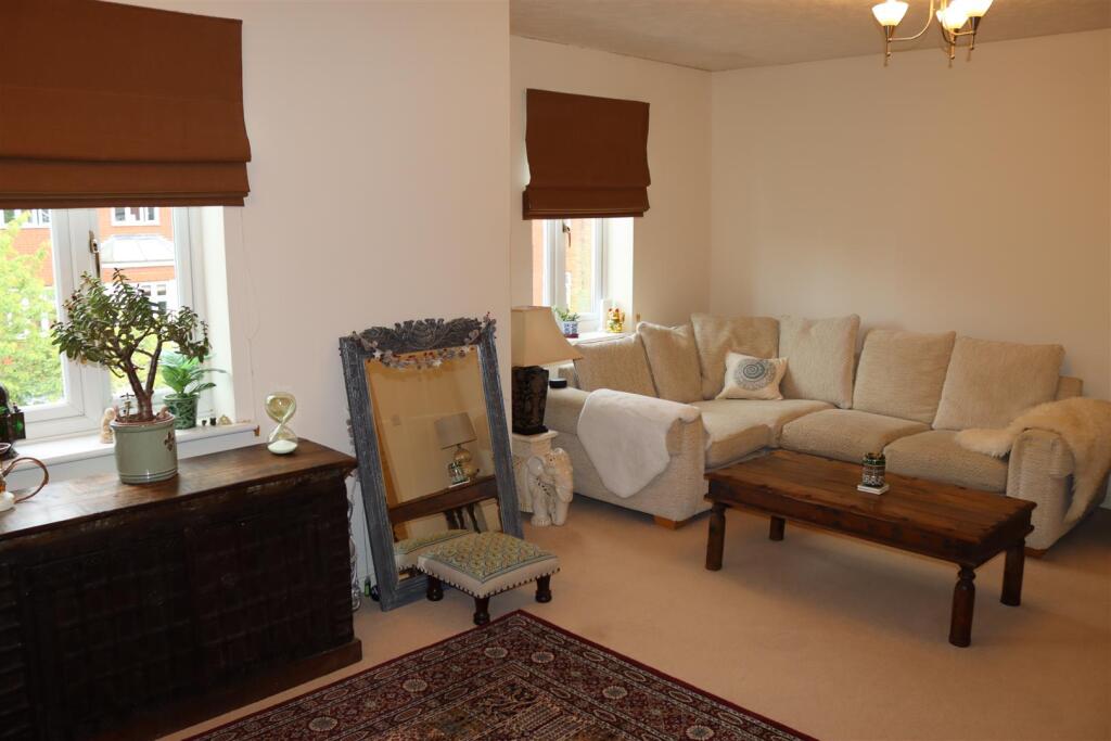 Apartment in Walsall, Leighswood - View 2