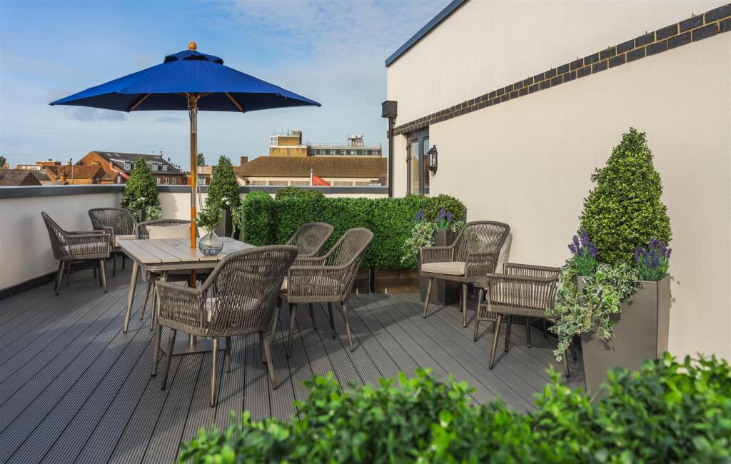 1-bed house on Oscar Lodge, Aylesbury, Buckinghamshire, £170,000