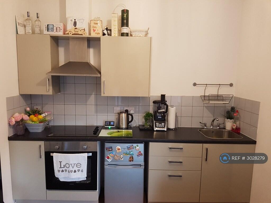 Apartment in Dudley, Paradise - More