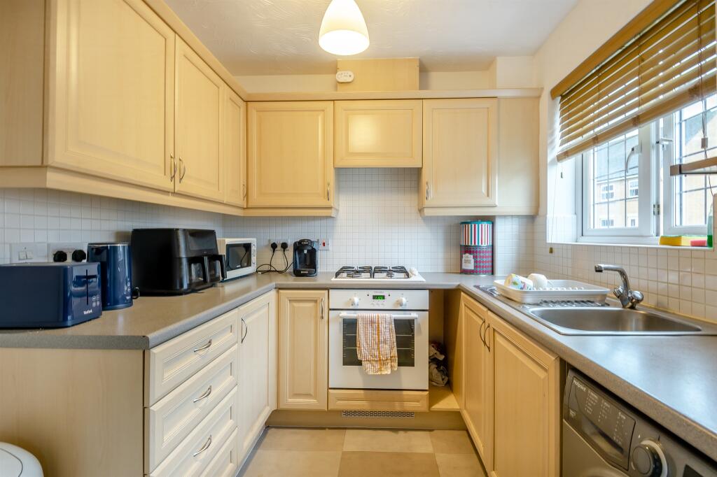Firs Avenue, Uppingham, Oakham photo 4