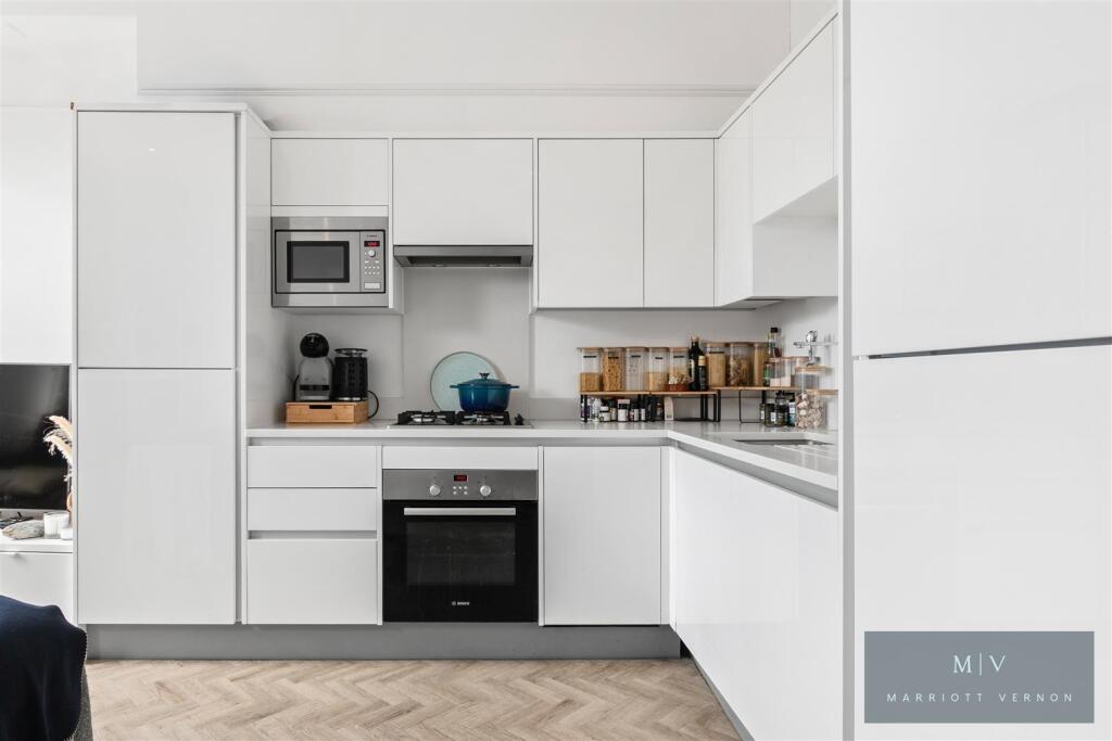 Apartment in Croydon - View 3