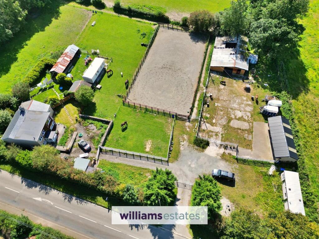 4-bed detached on Lloc, Holywell, CH8, £650,000