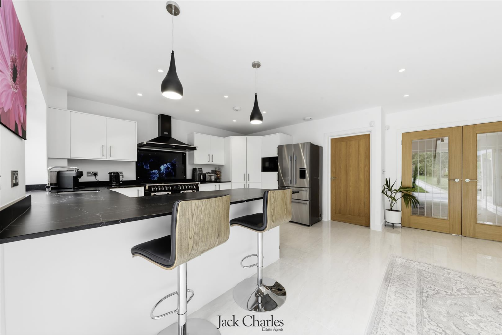 House in Sevenoaks, Halstead - View 4