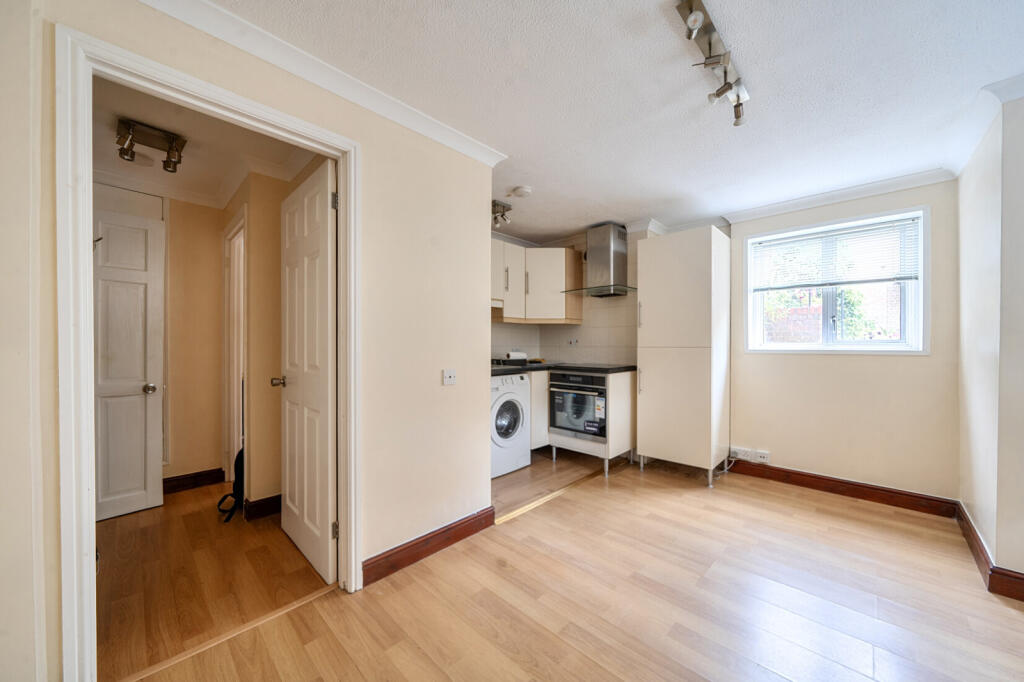 Apartment in Lye Green, Hilltop, Chesham - View 3