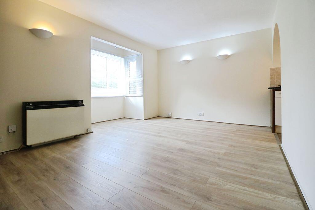 Apartment in Slough - View 3