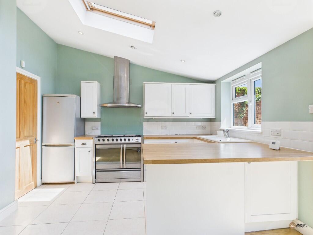 Tonfield Road, Sutton, Surrey, SM3 9JP photo 4