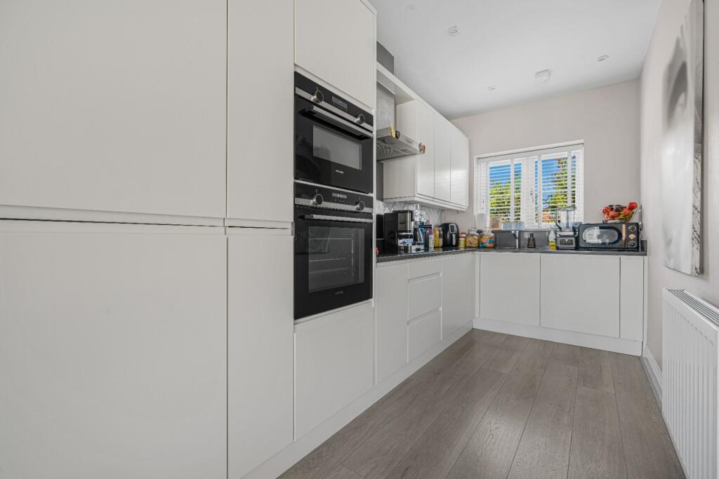 House in Shepperton, Surrey - View 3