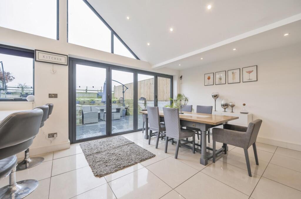House in Hemel Hempstead - More