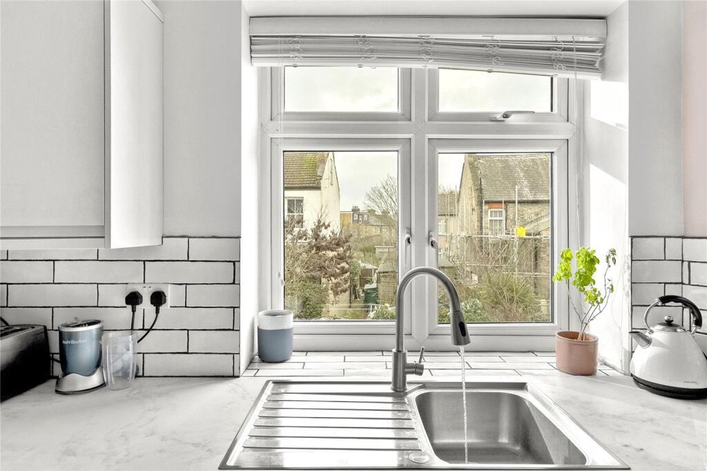 Apartment in London, Leytonstone - View 5