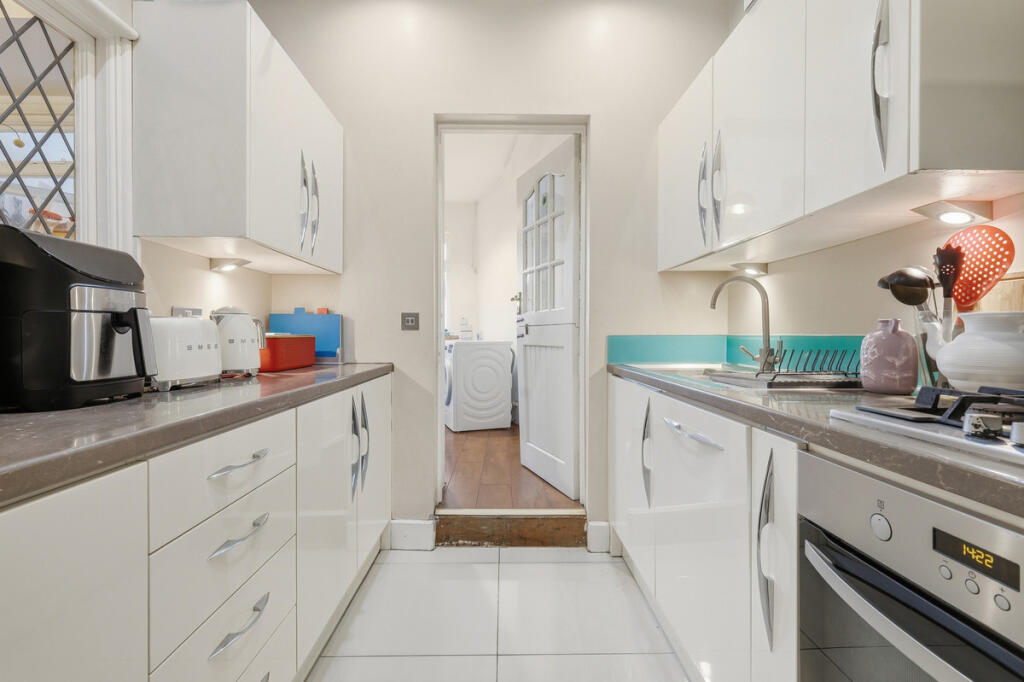 House in London, Hale End - View 5
