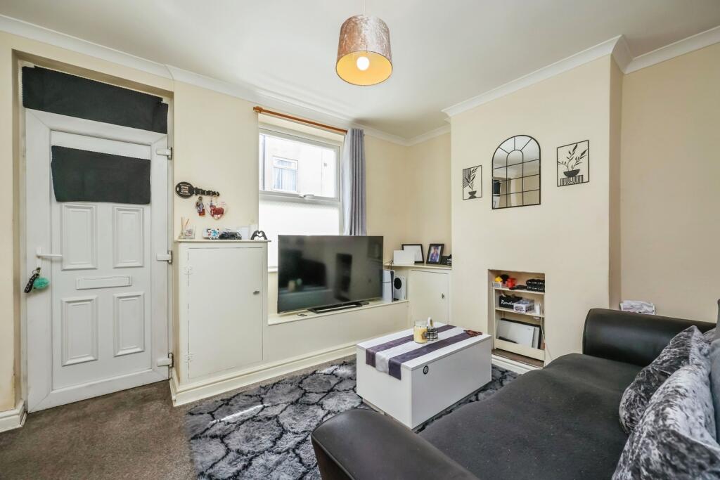 House in Ashfield, Hucknall - More
