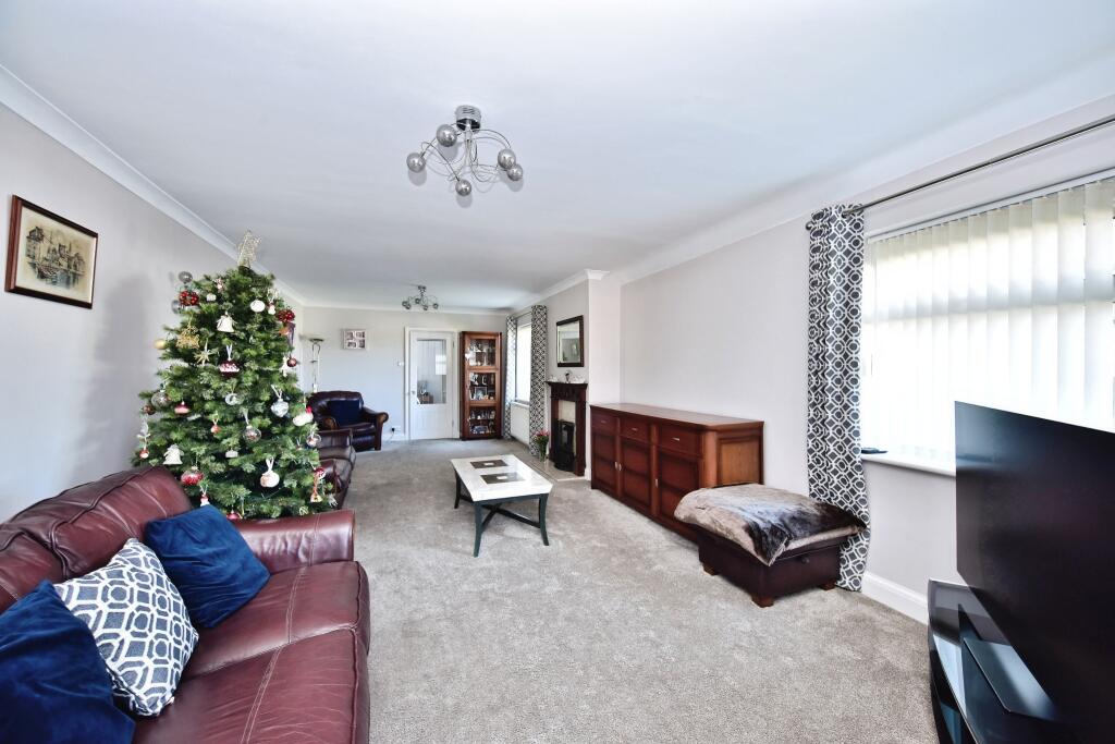 Imperial Avenue, Minster-on-sea, Sheerness, ME12 photo 2