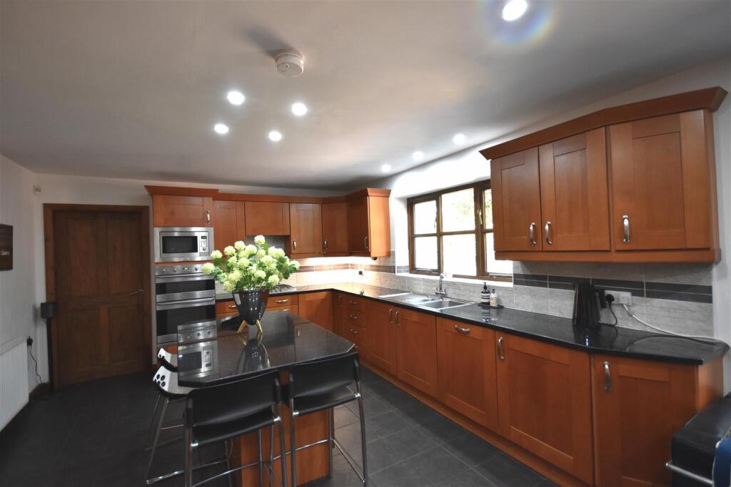 House in Doncaster - View 4