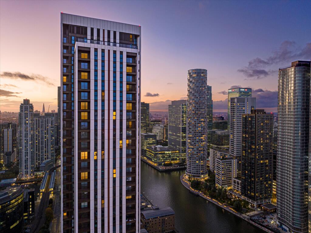 1-bed flat on One Thames Quay, Marsh Wall, London, E14, £673,000