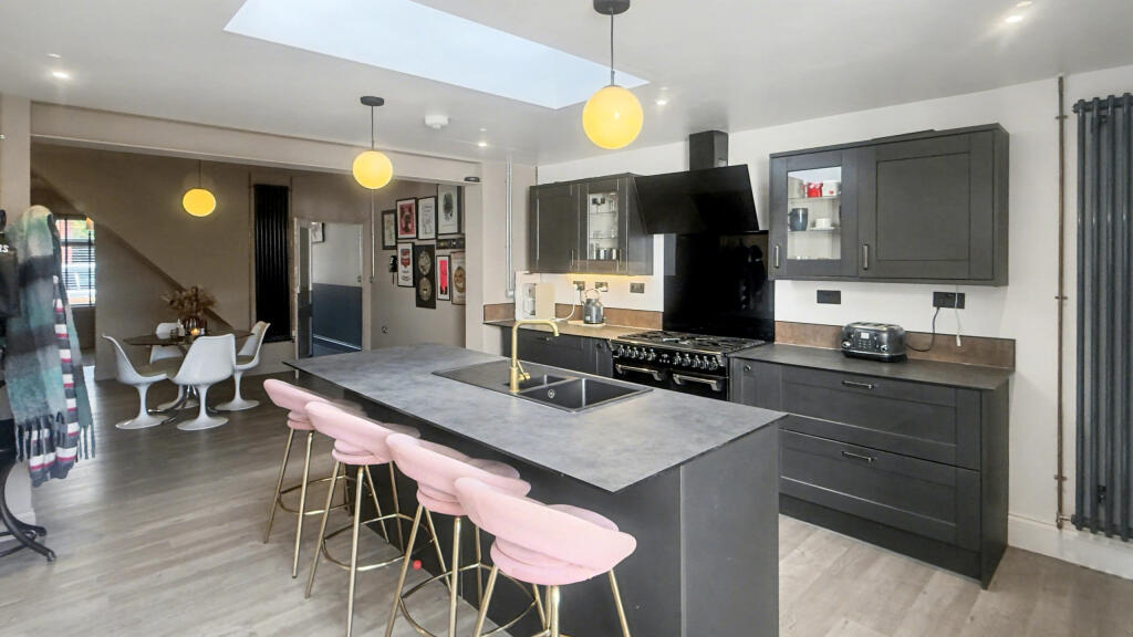 Additional image 3 of Norbins Road, Glastonbury, Somerset