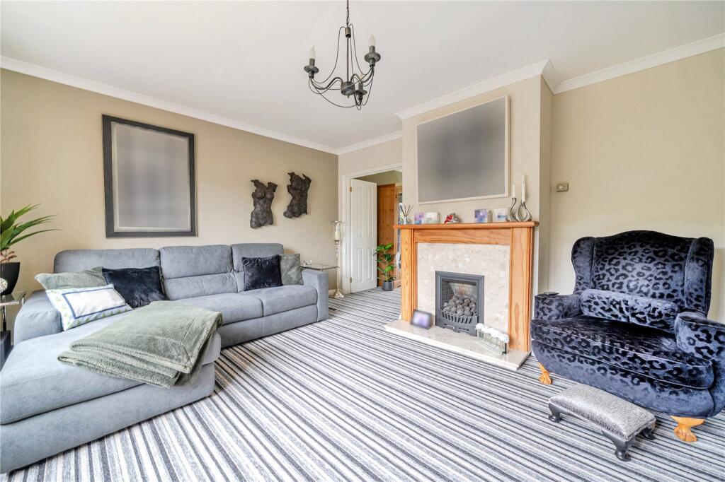 Cranbrook Drive, Esher, KT10 photo 4