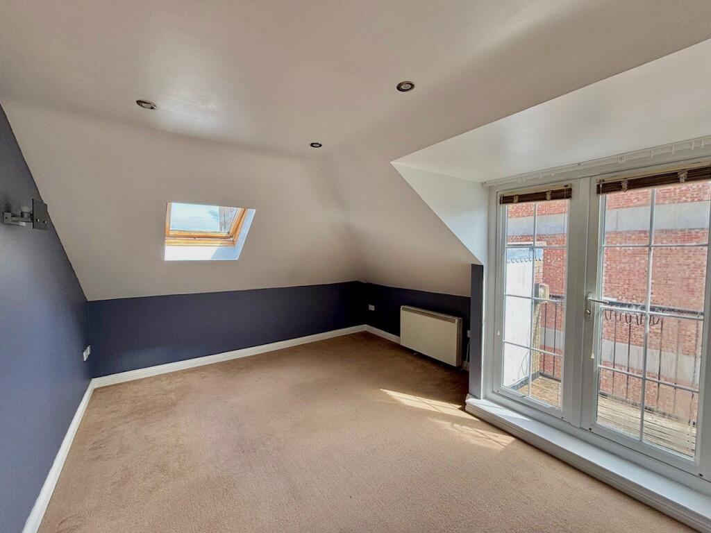 Apartment in Bournemouth, Boscombe - View 3