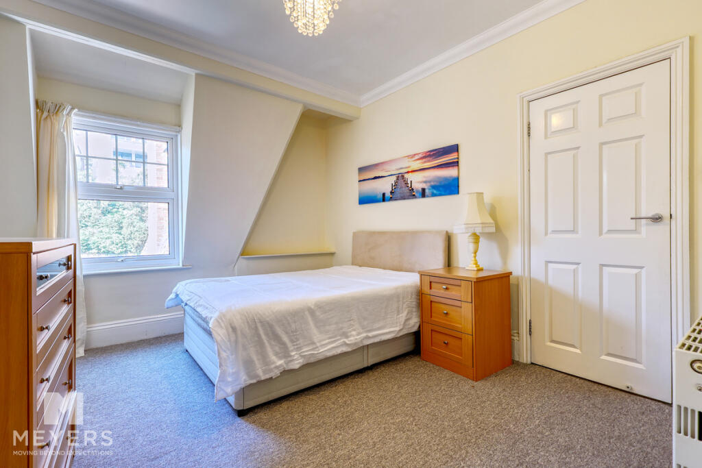 Apartment in Bournemouth, Boscombe - View 5