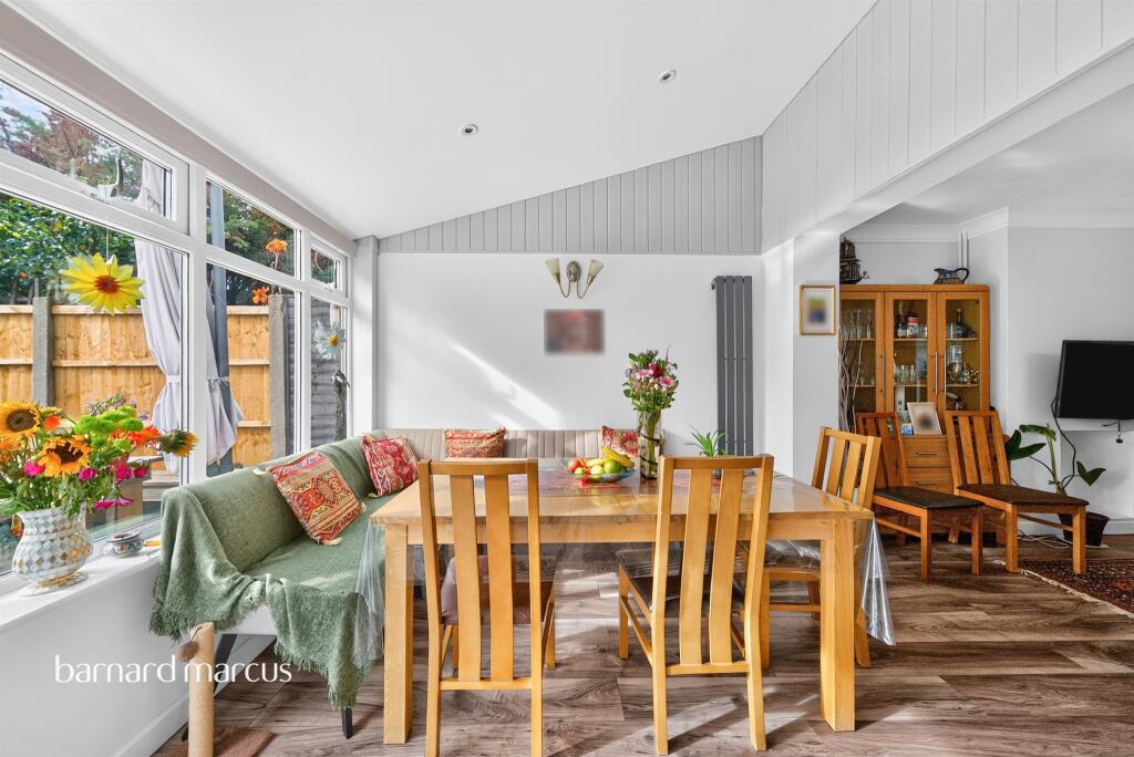 House in Twickenham - More