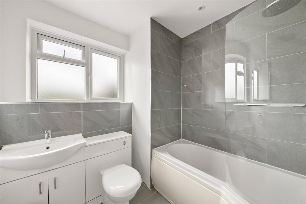 Apartment in Southall - View 4