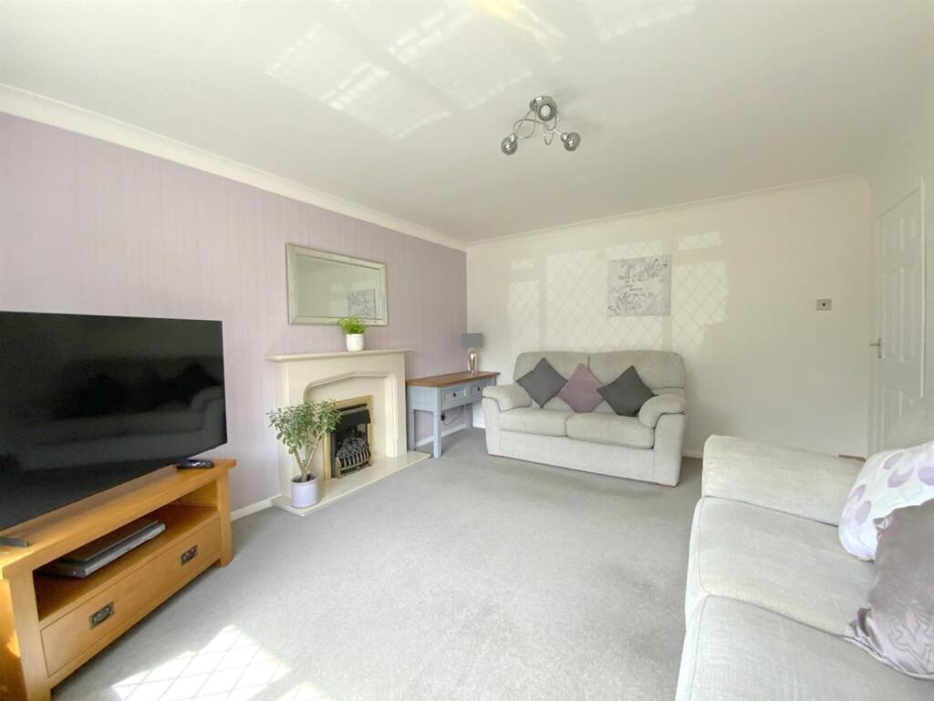 House in Doncaster, Waltham - View 3