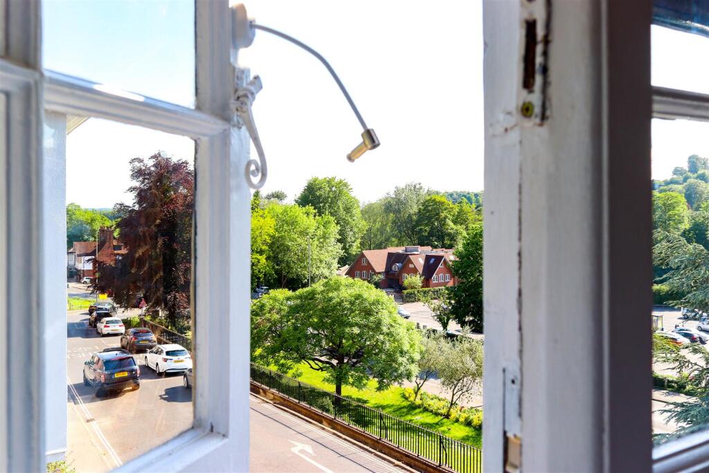 Apartment in Guildford, Surrey - View 2