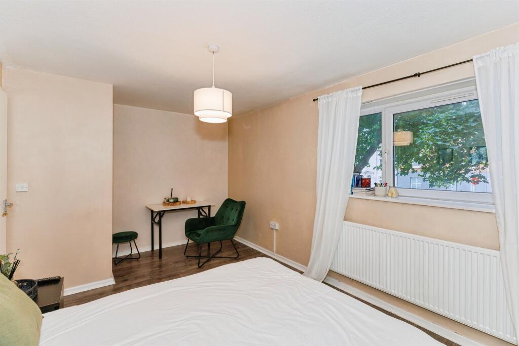 Apartment in Northampton - View 4