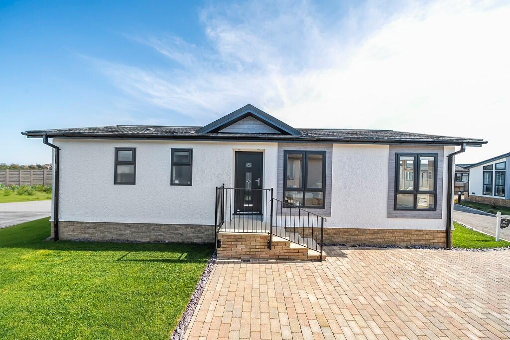 Main image of property: New Lane,
Milford-on-Sea, Lymington,
Hampshire,
SO41 0UQ