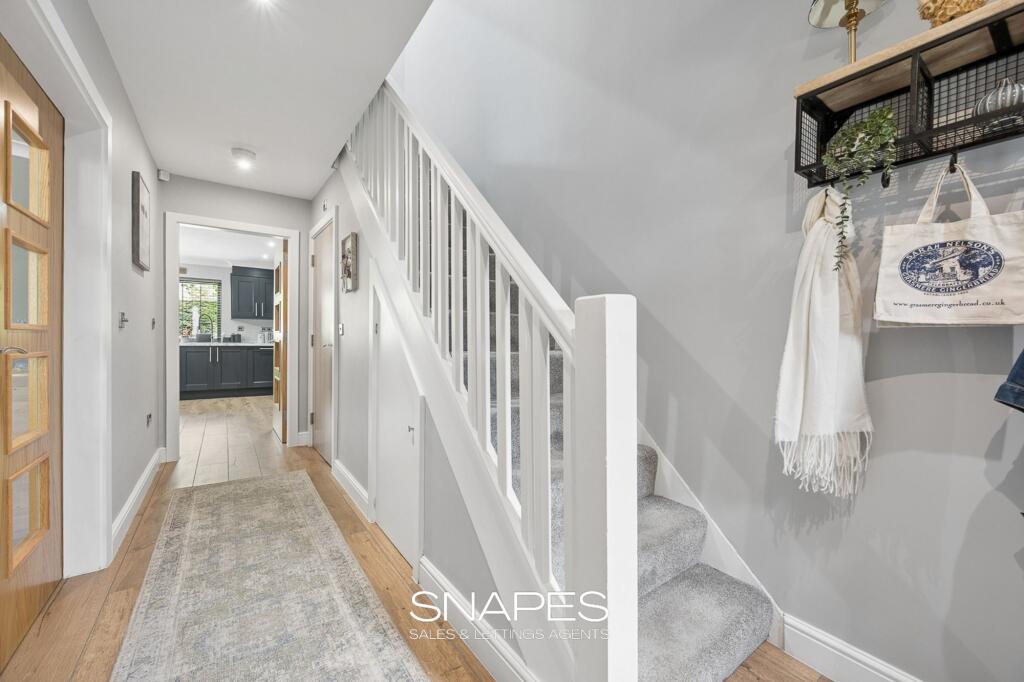Bridge Lane, Bramhall, SK7 photo 2