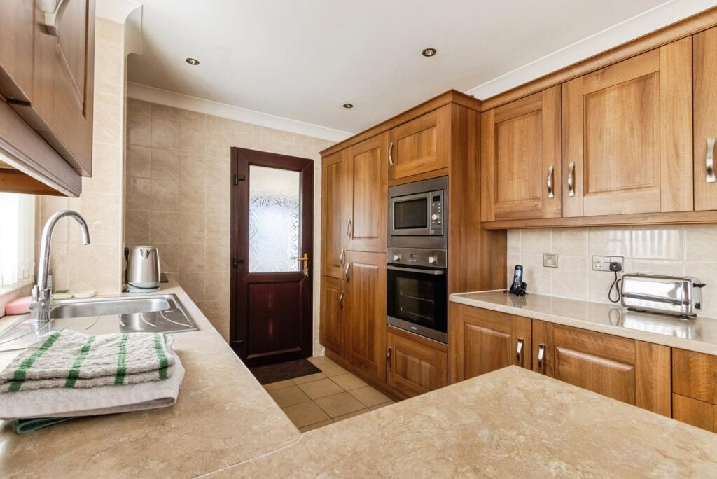 House in Wakefield - View 5