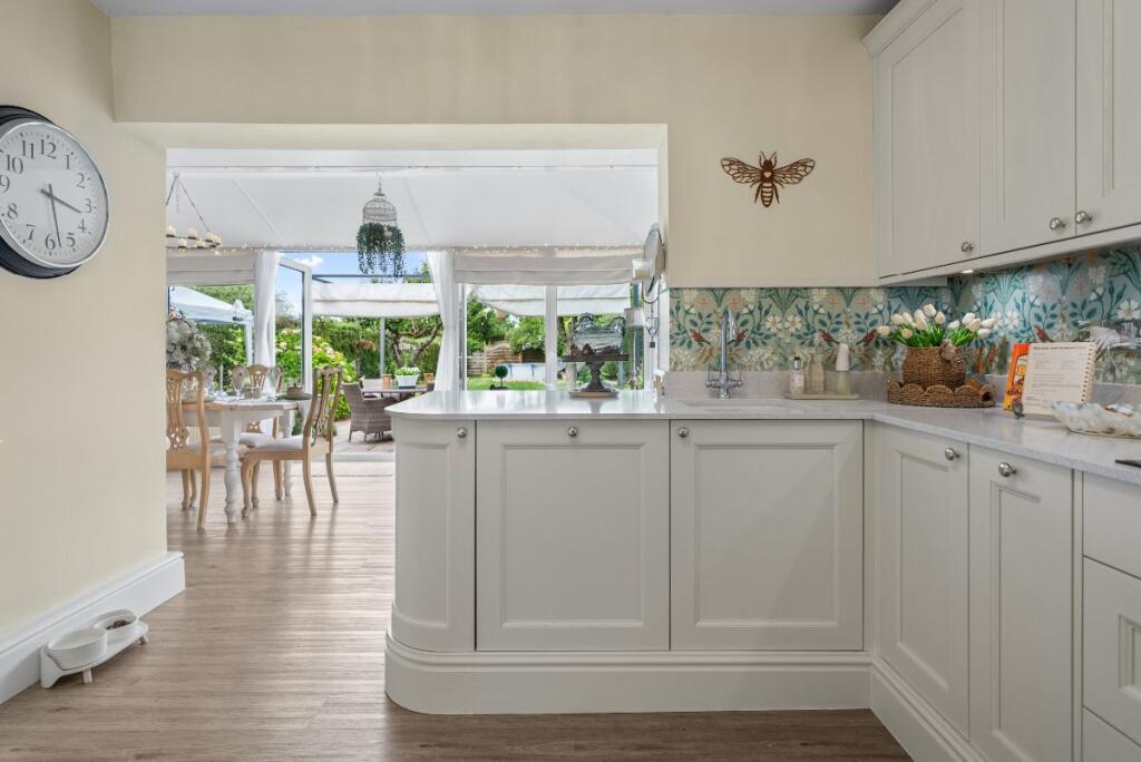 House in Wychavon, Whittington - More