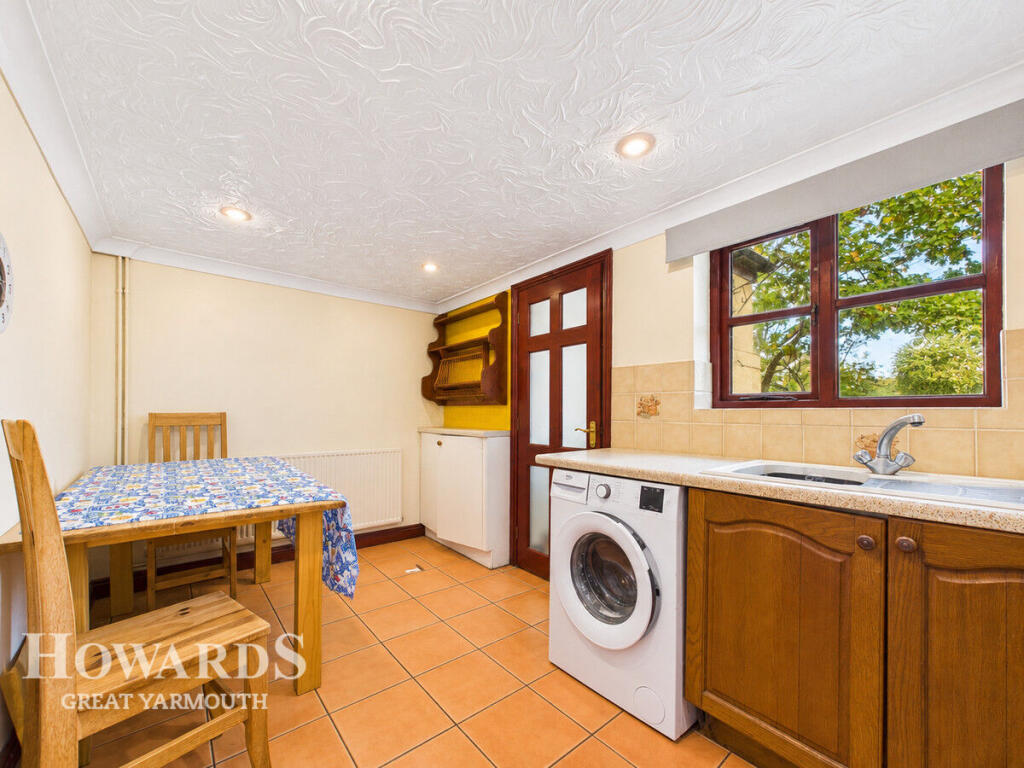 House in Great Yarmouth, Filby Heath, Filby - View 2