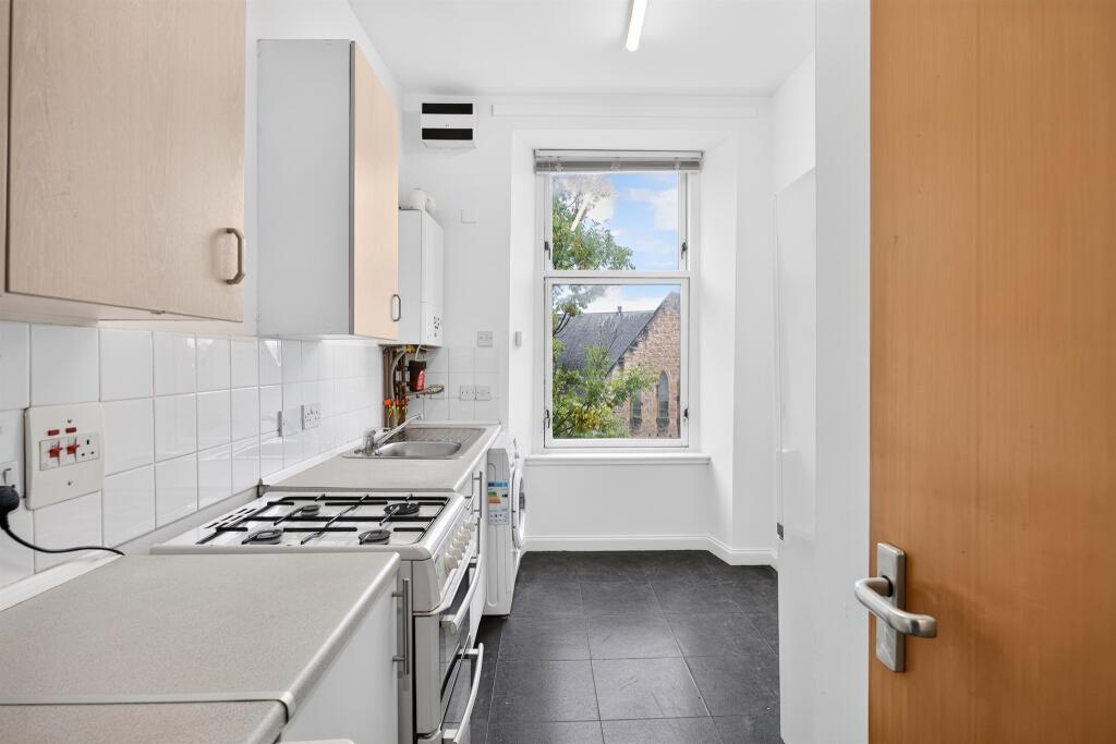 Apartment in Paisley, Carriagehill - View 5