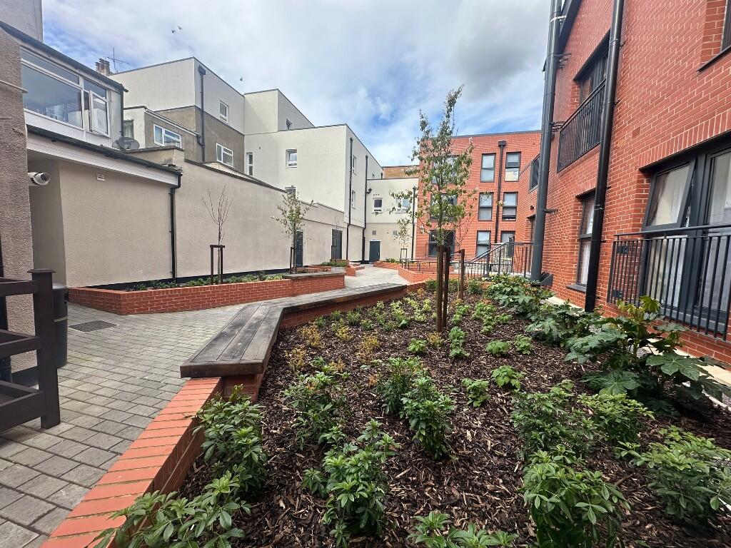 4 bedroom flat for rent
