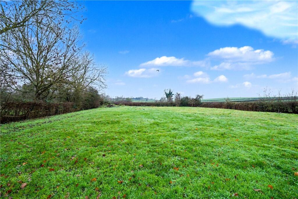Lower Hartwell, Aylesbury, Buckinghamshire, HP17 photo 3