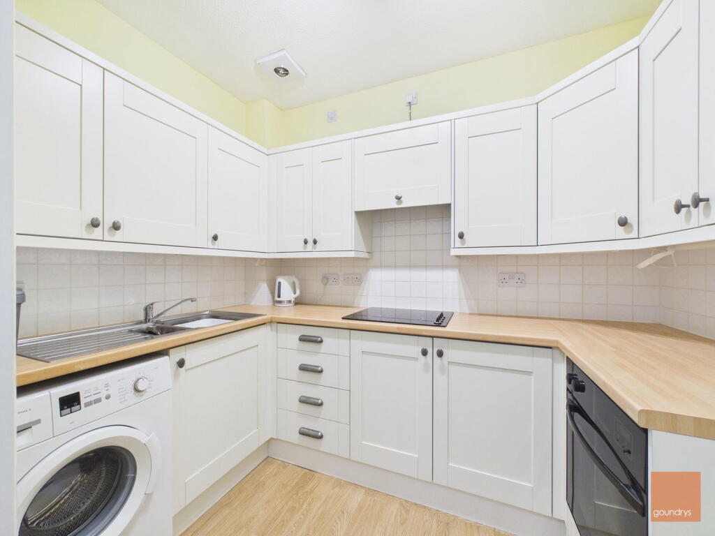 Penhaligon Court, Truro photo 4