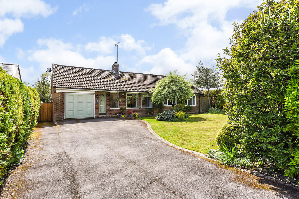 4-bed detached on Rozelle Close, Littleton, £800,000