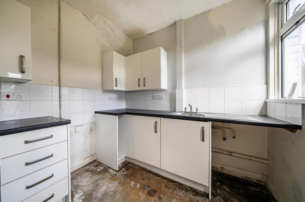 Frank Webb Avenue, Crewe, Cheshire - View 5